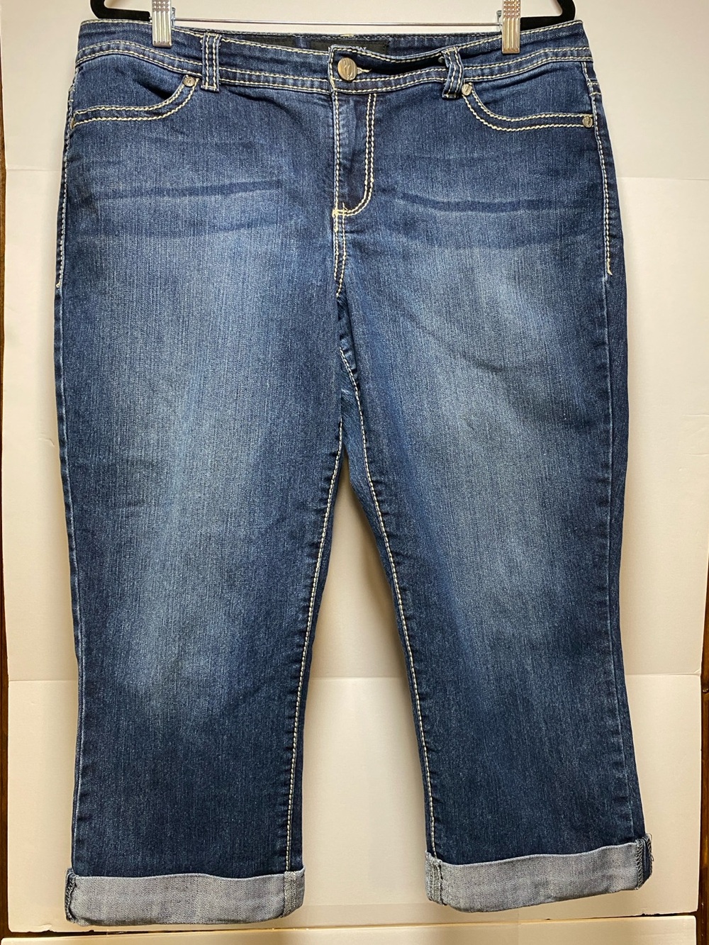 Nine West-Size 16-Embellished Back Pockets On 5 Pocket Dark Wash Capris